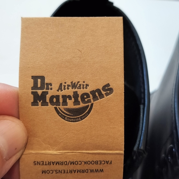 Dr. Martens Women's 1460 Original Eight-Eye Boot. Smooth Leather, Black Size 8 - Picture 8 of 8